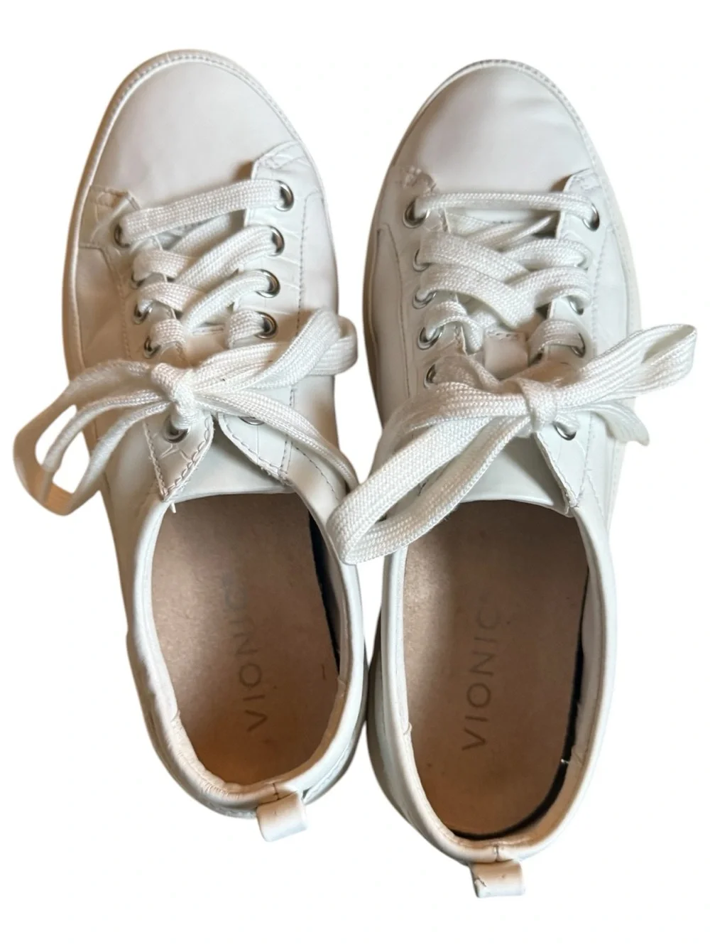 Vionic Winnie Leather White Low-Profile Lace-Up Sneakers